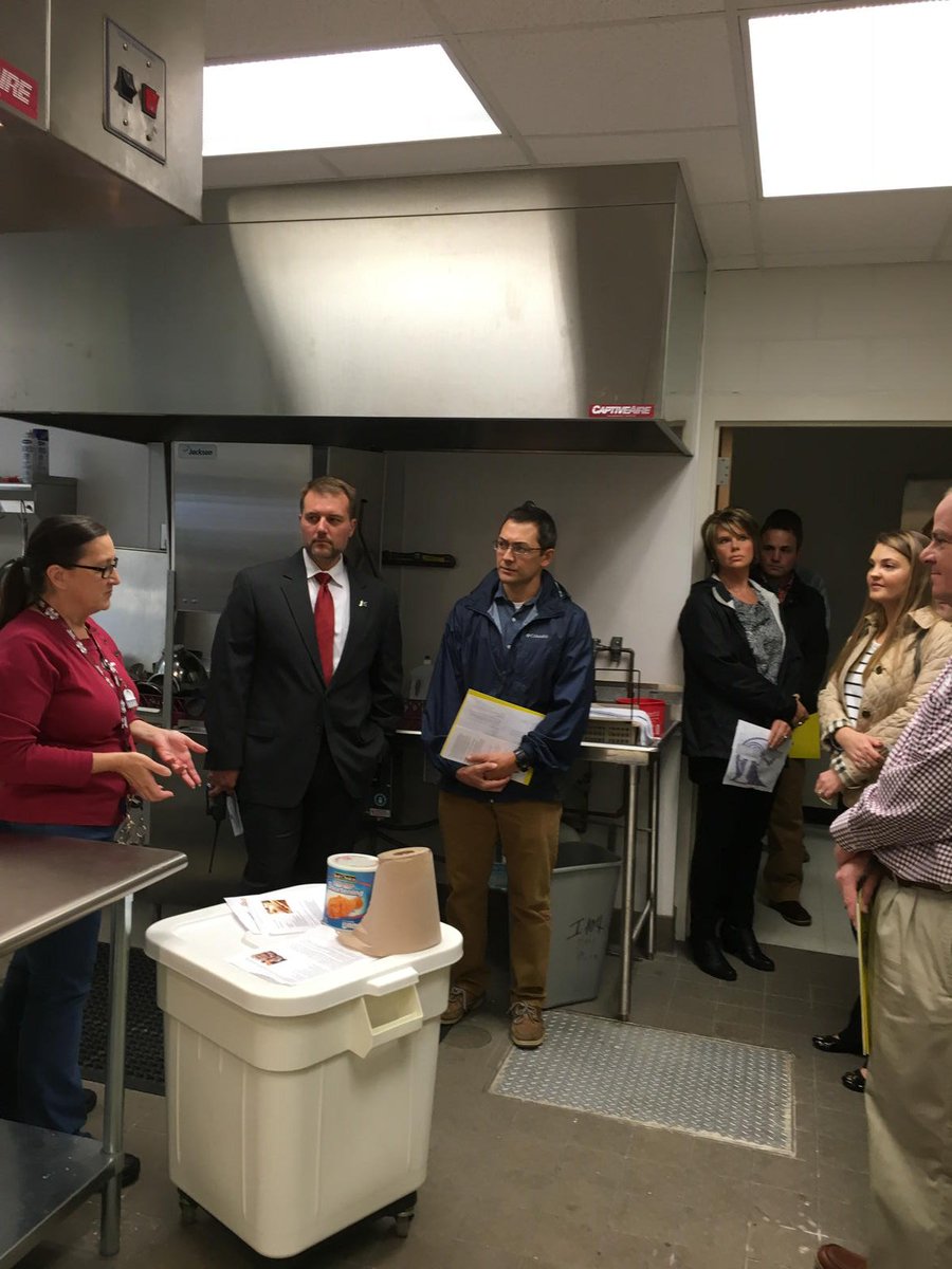 tupeloschools's tweet photo. CDF Leadership Class visits THS' Culinary Program. #wavecafe https://t.co/HdYR3R8zIO