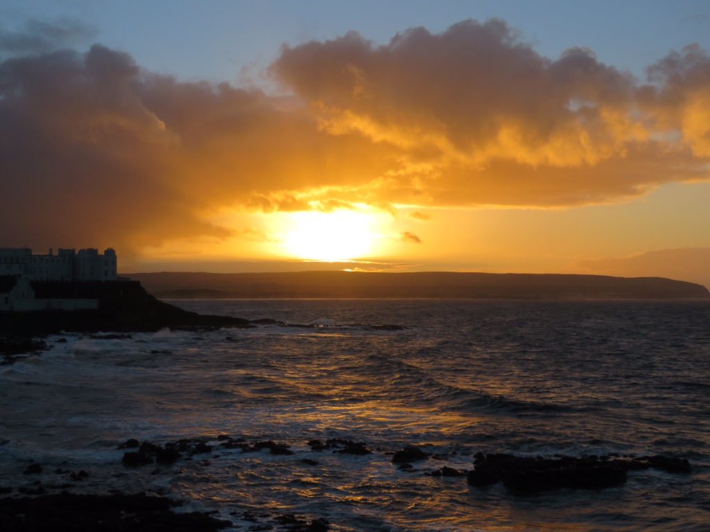 derek_toms's tweet photo. Fiery Sunset this evening in Portstewart @WeatherCee @barrabest @angie_weather @newslineweather @liam_beckett https://t.co/LgCdA3VY3p
