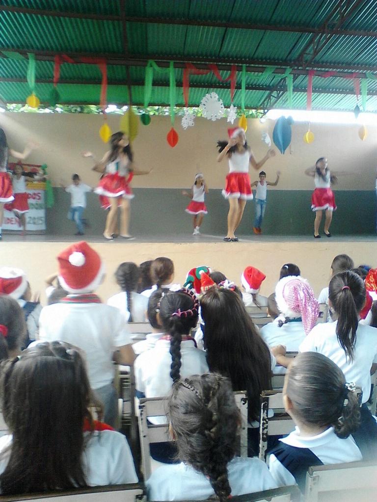 CLIFPanamerican's tweet photo. Las tradiciones y la cultura se mantienen en las escuelas del Panamericano @ebncoloncito @WalterMendozPCV https://t.co/Vma3nCf36t