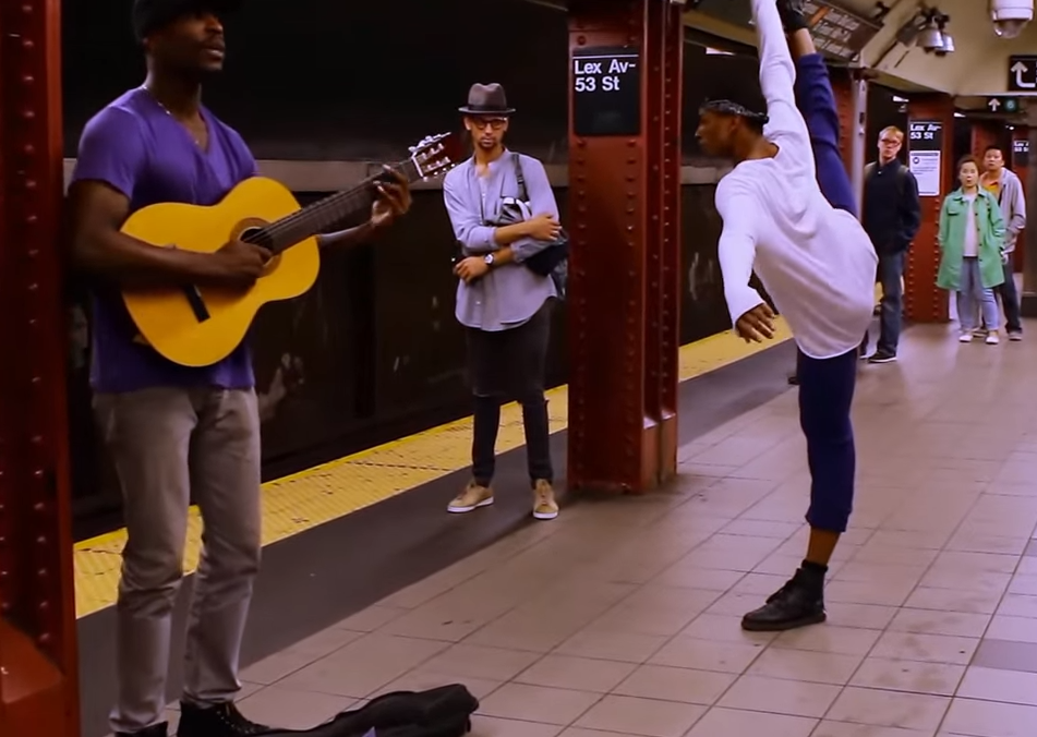 KobeOnTheRadio's tweet photo. This video of street performer #Damiyr is amazing. https://t.co/2ZBlP9Sfhb https://t.co/cGkSZwc1AE