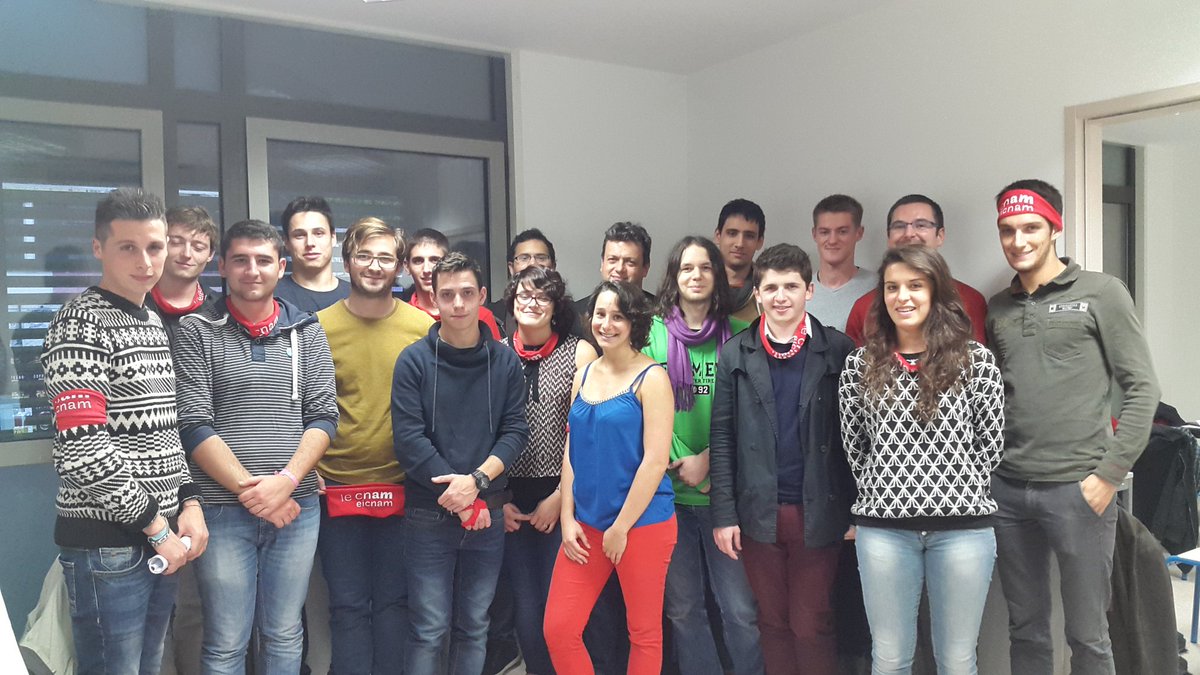 pizzapch's tweet photo. Enfin la photo d'équipe ! Soudée comme l'Europe ! #IngeCnamPCH @CnamPCH https://t.co/LyJ9ENZogS