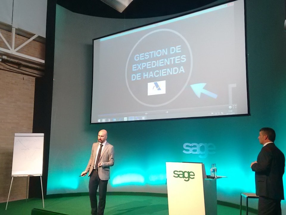 Pilarjp83's tweet photo. Gestión de expediente @JLorenteA De @LorenteYLorente nos hablan de la #gestion del #Despacho @SageSpain #Madrid https://t.co/0eV1rFHmJL