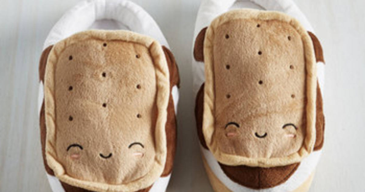 HuffPost's tweet photo. 11 cozy products for people with poor circulation https://t.co/kvvRrMyatz https://t.co/Y1mGboO8AX