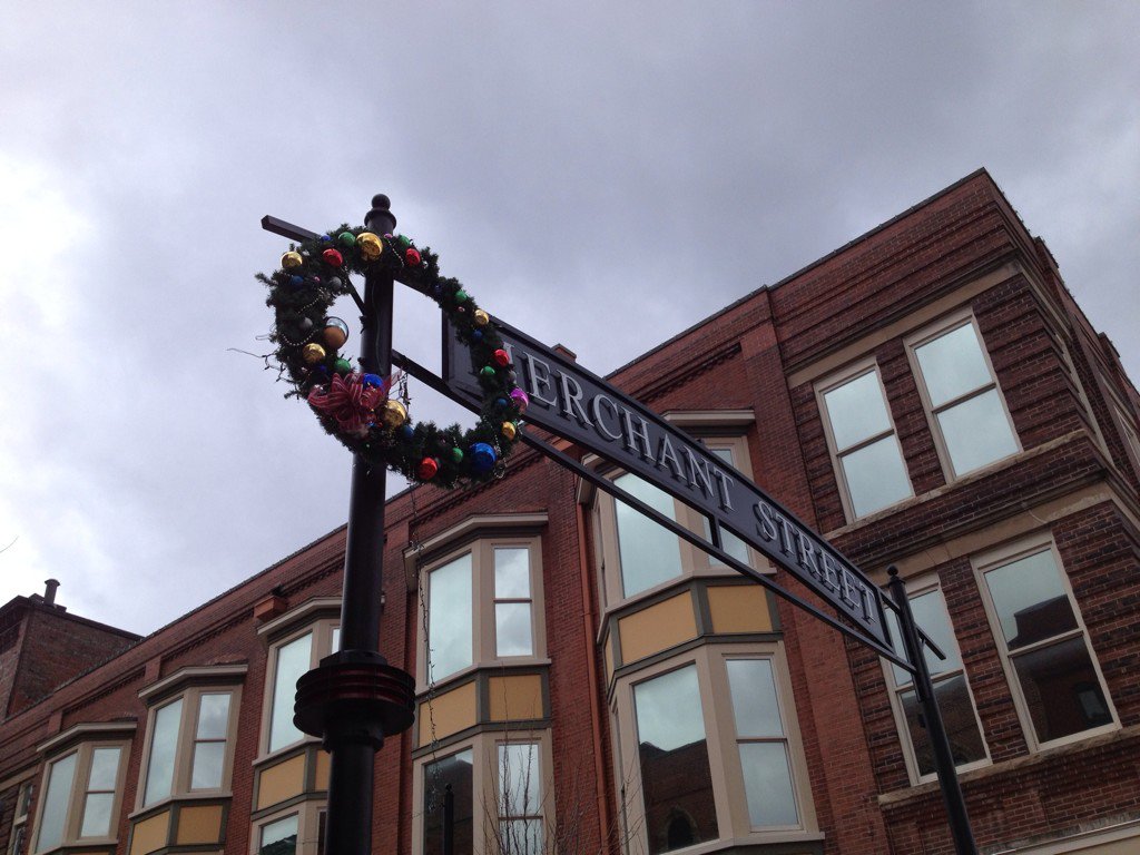 PictureDecatur's tweet photo. #MerchantStreet getting ready for the holiday season #decaturil #decaturcitylimitless https://t.co/3u1PffdGW6