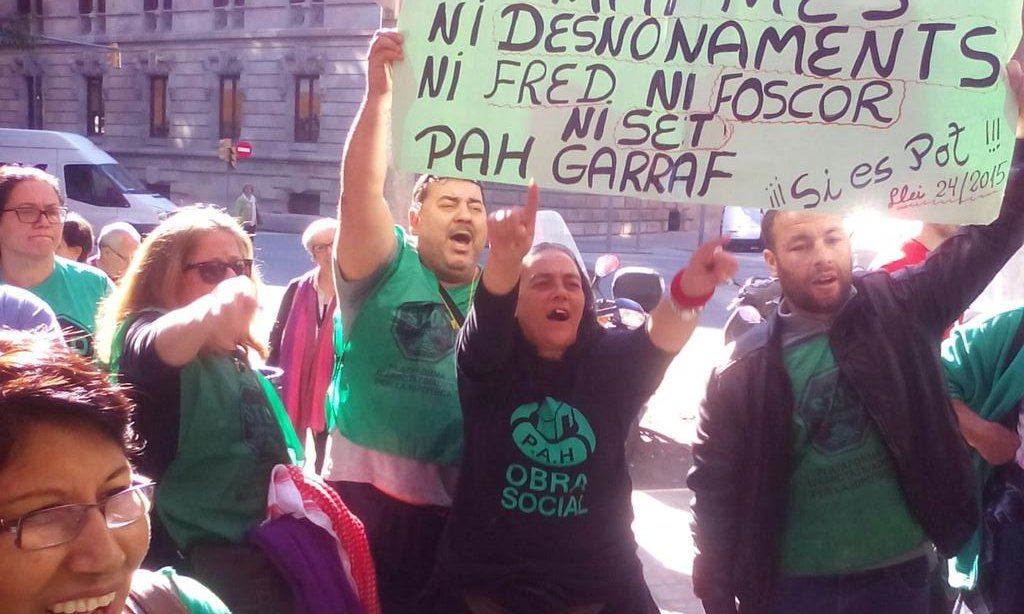 PAHGarraf's tweet photo. .@LA_PAH exigimos que se cumpla la ley 24/2015 más DDHH menos puertas giratorias @PPopular @PSOE #TicTacSuministros https://t.co/CwxK11qDC0