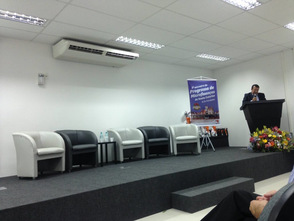 MicrocreditoBR's tweet photo. 1º Encontro do Programa de Microfinanças de Santa Catarina em Blumenau/SC. Palestra do Sr. Carlos Alberto dos Santos https://t.co/dPQqVzkOQu