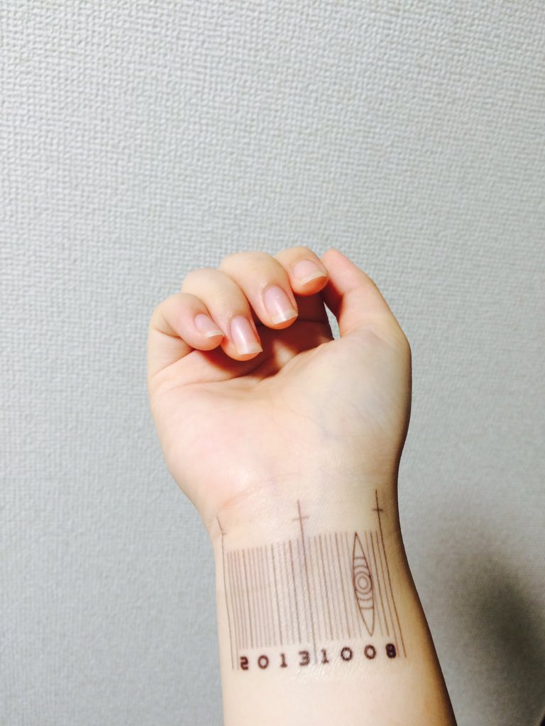 みほちゃんアカウント移行 生誕祭とzeppに向けてタトゥーシール作った やりたい人いっぱいいたらプレゼント企画やるよ マホト 欲しい人rt 失敗作でマホちゃんごっこをする残念な22歳 尚 逆の手の模様 T Co 7s7pe5yzbd