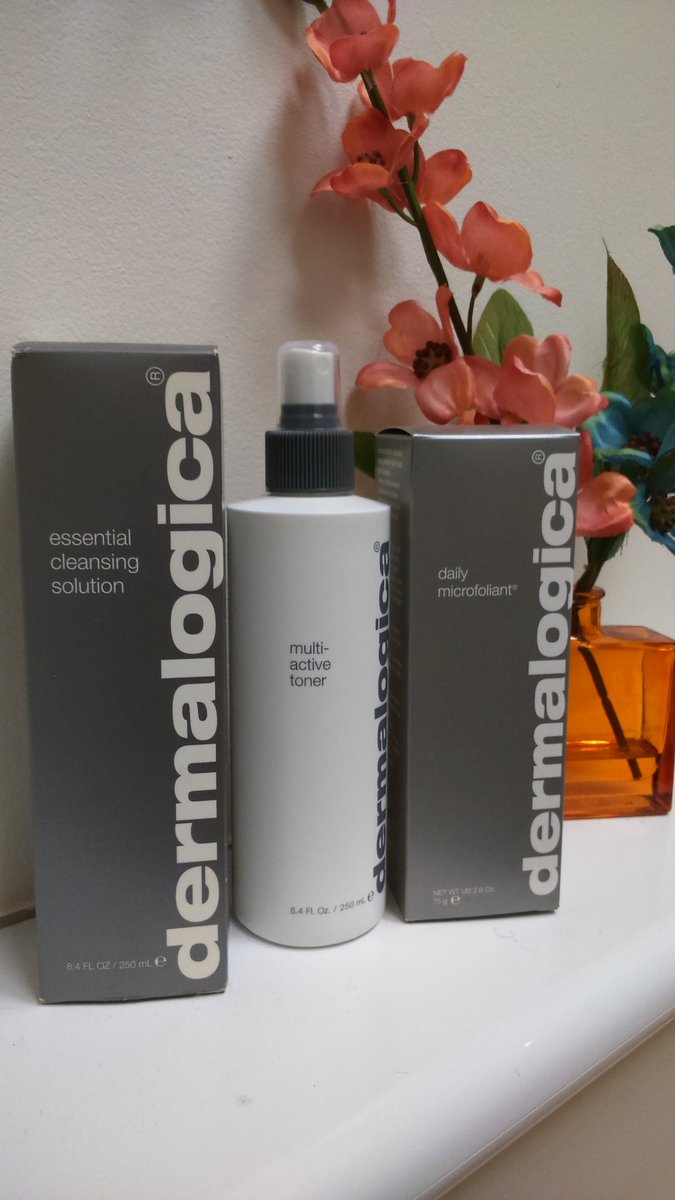 lulubeauty121's tweet photo. Don't forget Facial Fridays 30% Off our Dermalogica Facials. #Dermalogica #greatskin #microfoliant #skintreat https://t.co/xCK1sQri8s