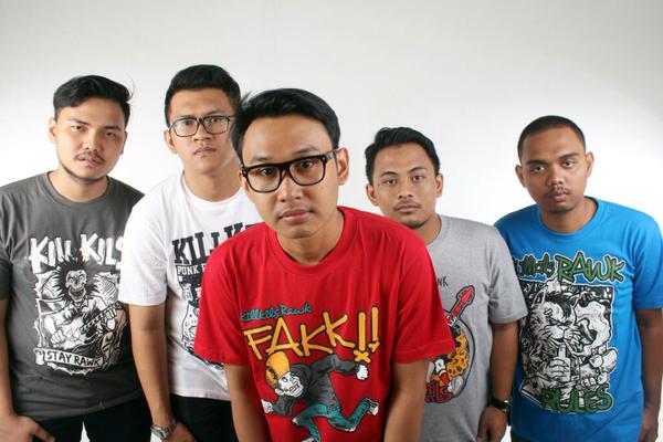 kill_kils's tweet image. Follow yuk @betterthanbfr , Cek dan Download lagu terbaru mereka yaa *kiss