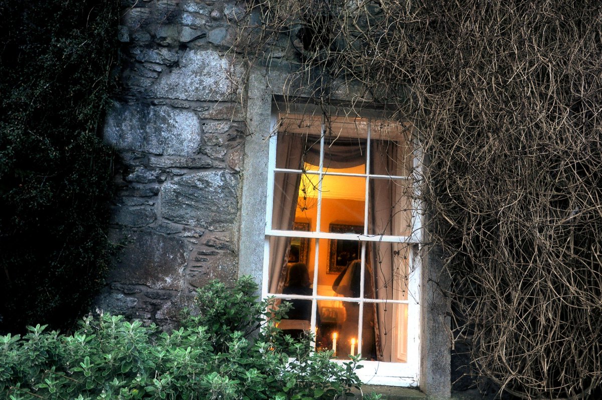 LungaHouse's tweet image. Fancy seeing what's up the stairs? in the window? through the archways? Come visit! @LungaHouse @Bill_Baillie