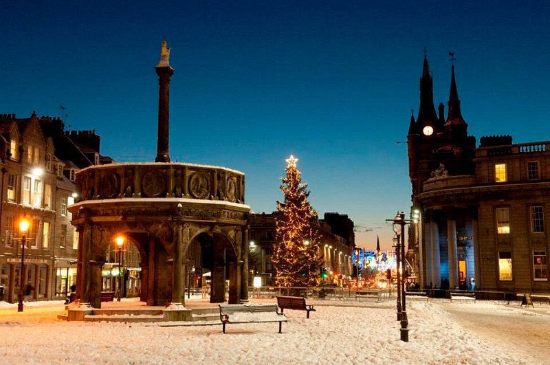 NewaveGallery's tweet photo. Celebrate Christmas Tree Switch On at Newave Gallery, Thurs 26/11 6pm
with @TeaZoneAberdeen
https://t.co/D5ruufWAoh https://t.co/jkiCTZ2a6B
