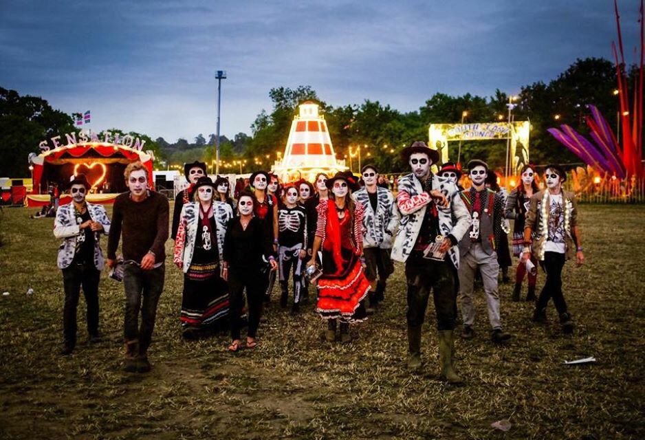 ktcopperdollar's tweet photo. #LoveTheatreDay #GlastoTheCommon #TOMvenue #LoveTheatreDay  Love the magical moments &amp; being together as a crew. https://t.co/rNvgzTz3X7