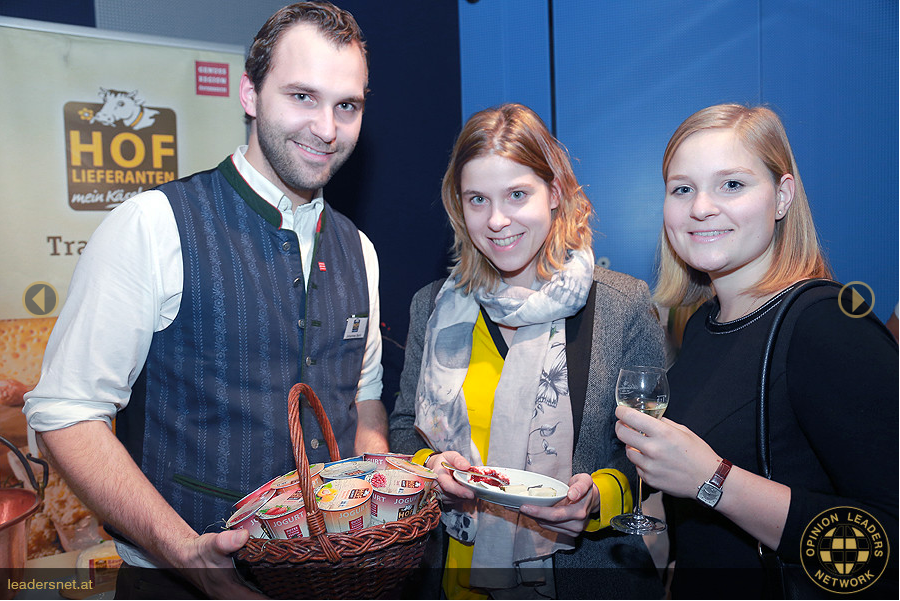 aigner_pr's tweet photo. Beim Genussgipfel gestern im Studio 44 durften wir uns durch die Steiermark kosten! #medianet #Genussguide #Studio44 https://t.co/13KouNzAd2