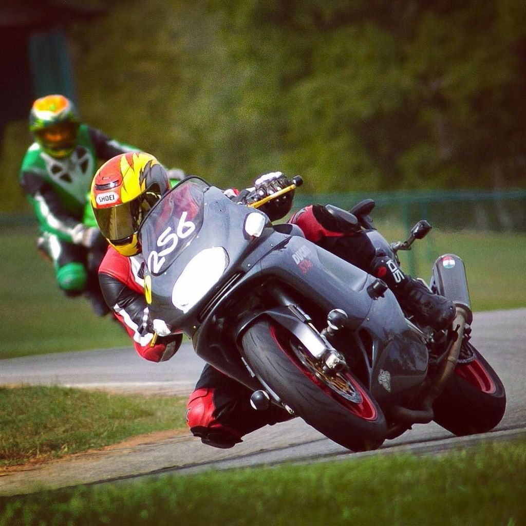 vvroom's tweet photo. Throwback Thursday 2004 #summitpoint #nesba #ducatilove #trackday #st4s I loved that bike. Rode hard until 2007 whe… https://t.co/sdov7azo7H