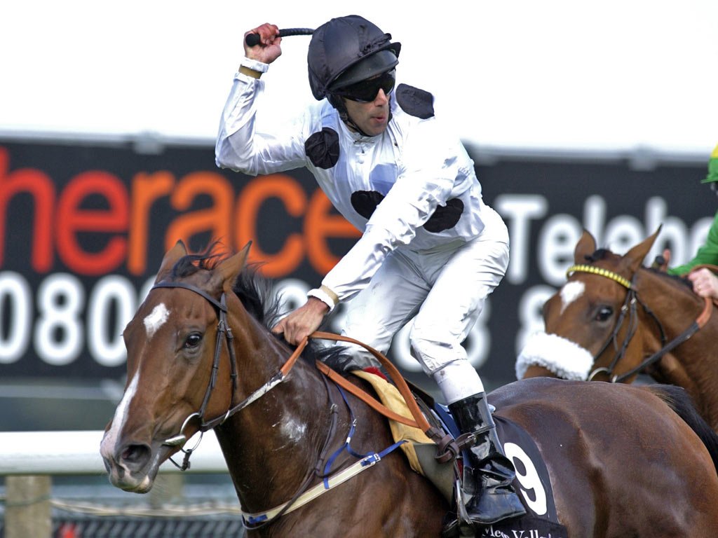 RacingPost's tweet photo. Brilliant mare Soviet Song dies aged 15 https://t.co/sFpylgeWWz https://t.co/wgJ6REUdHv