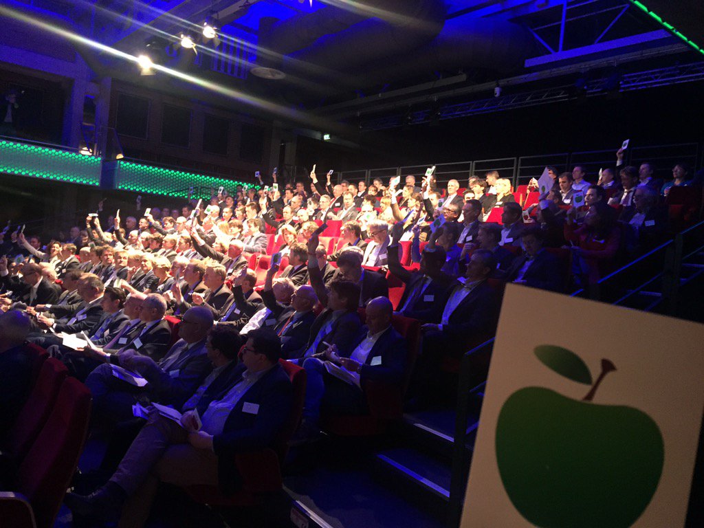 correntier's tweet photo. Bijeenkomst #MACHT2015 van start met dagvoorzitter @erwinvanaken .Volle zaal met @NeVaPNL @VGMNL @RICSnews &amp; IVBN! https://t.co/lfCO0VK51Z