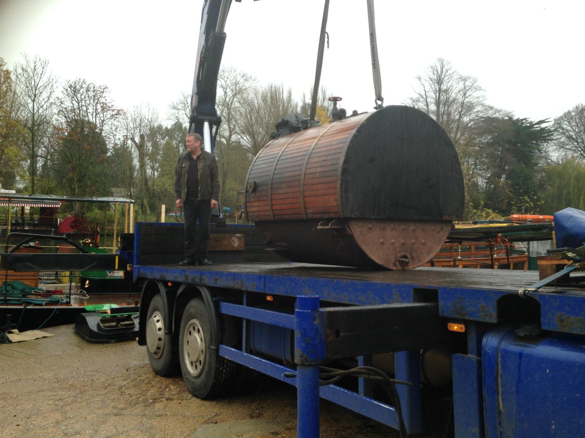 FrenchBrosBoats's tweet photo. Out comes @SLNuneham boiler https://t.co/T9UpSTPLKd