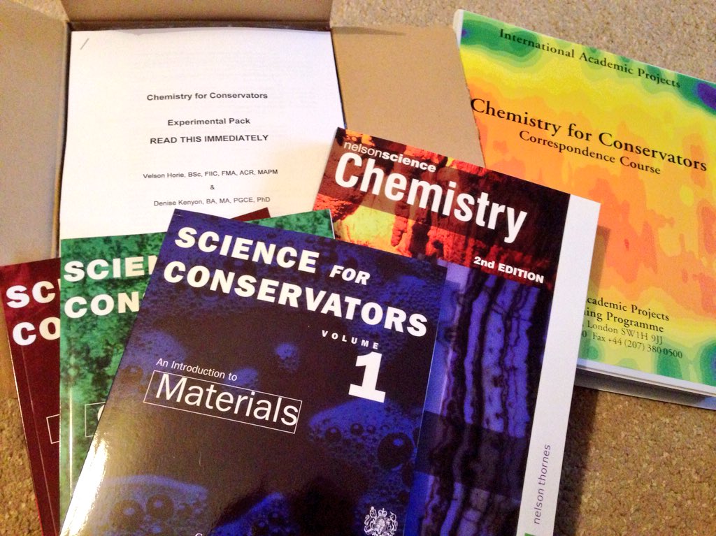 EmilyPrevCons's tweet image. So this little lot has arrived @IAPCourses #ChemistryforConservators #excited