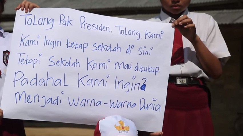 kompasiana's tweet photo. #KompasianaTV Bupati Mesuji tak berani keluarkan ijin sekolah di kawasan Register 45 #savemoromoro https://t.co/dK1hEkSukW