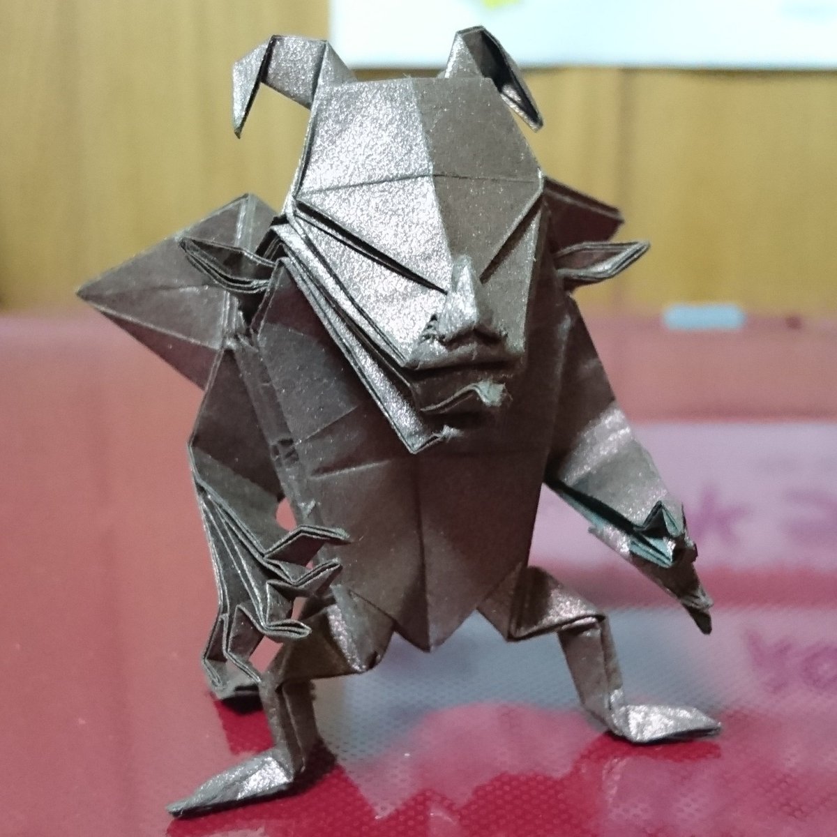 人工知能の夫 En Twitter 初めてカラペラピスと言う紙を使ってみた 薄くて丈夫で確かに使いやすい 作品は前川淳さん創作の悪魔 サイズから切り出したので折りなれたサイズてはなかったけど 以外とすんなり折れた 折り紙作品 折り紙 前川淳 悪魔