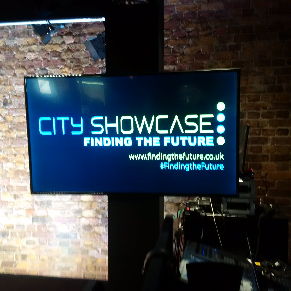 RapierConcepts's tweet image. An audience with #RobHallett right now at Apple, Covent Gdn #FindingTheFuture