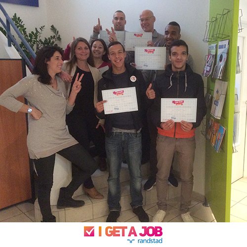 randstad_france's tweet photo. #igetajob #montereau 
Des candidats heureux avec leur #JobPass en poche : 
un RDV réussit. Félicitations à tous ! https://t.co/1TZl0b1y1h