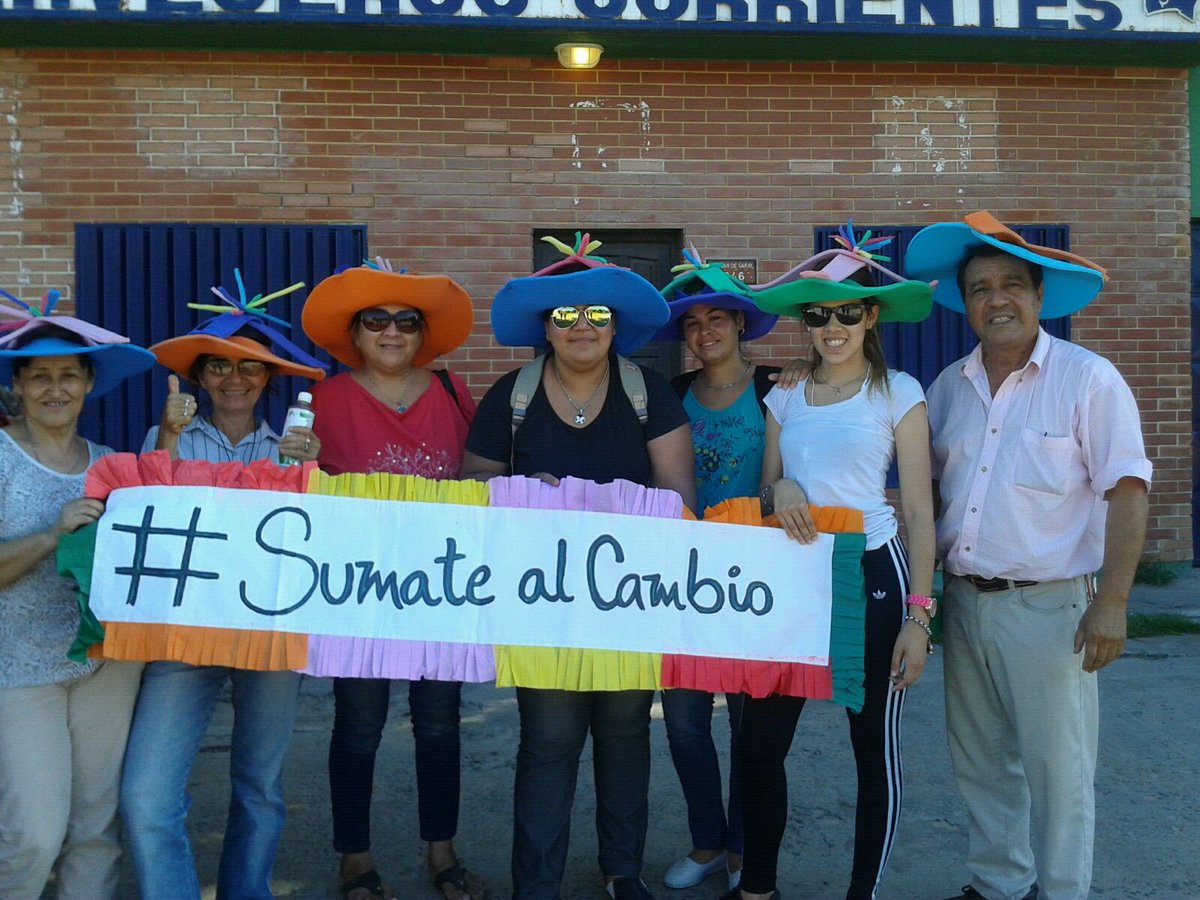 luna_dure's tweet photo. #sumateAlCambio las chicas militando.. con todas las fuerza por el cambio @mauriciomacri https://t.co/Y50oLlBoWb
