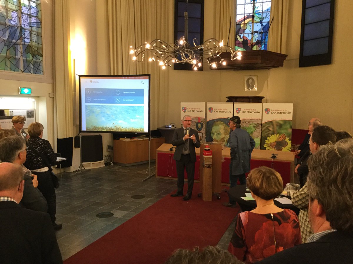 franktoeset's tweet photo. Gedeputeerde Erik van Merrienboer opent de nieuwe website van Landstad de Baronie. https://t.co/Fk3BBZYTf1 https://t.co/m60AqVhBeV
