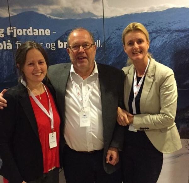 halvorflatland's tweet photo. For å lykkast med reiseliv må vi fylle naturen med innhald og tilby magiske øyeblikk, Cathrine Pia Lund i Førde idag https://t.co/WamZ87w1T4