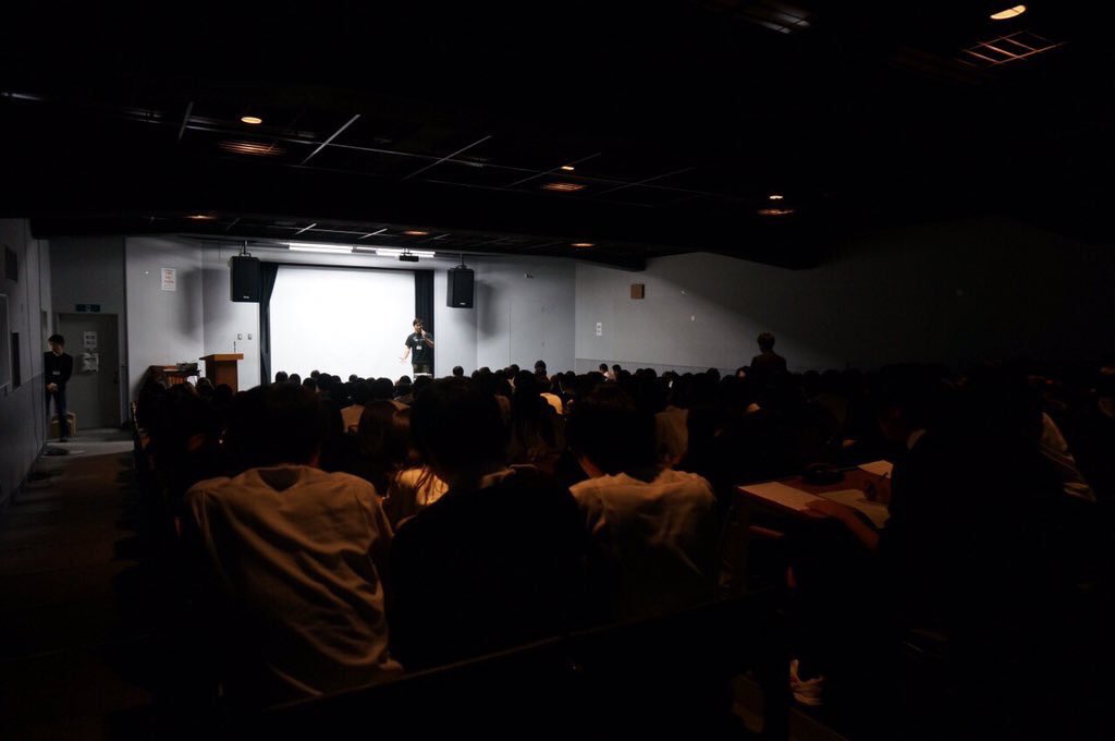 ActGv's tweet photo. 【高校啓蒙】
11月18日（水）にメンバーの母校である平塚学園と中大杉並高校へ行ってきました🤓

私達の活動のこと、他にも高校生たちにい��んな思いを伝えることができました👍

報告会本番も刻々と迫っています
ラストスパート！！ https://t.co/o3V6TQYrDp