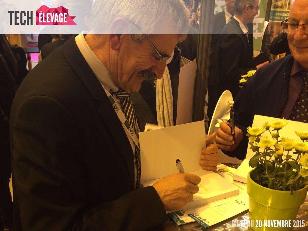 Herve_Pillaud's tweet image. Voilà @alexcarre49 ton livre #agronumericus dédicacé ! #TE2015