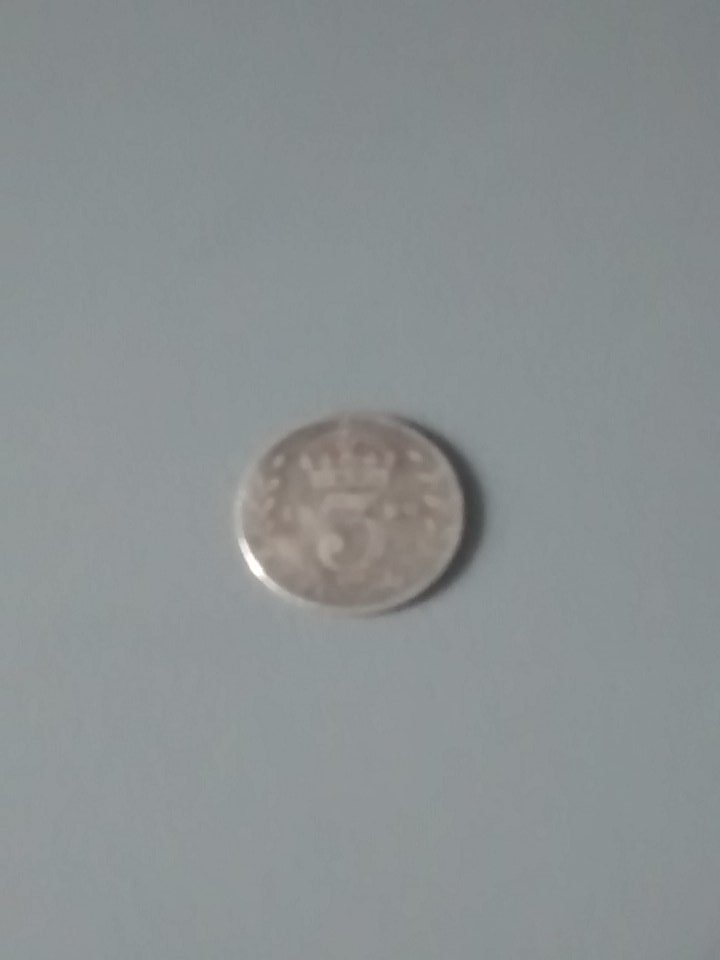 georgeasmith71's tweet photo. The size differences between a £5 coin, a 3 pence coin and a half a penny https://t.co/EFF2f5prVH