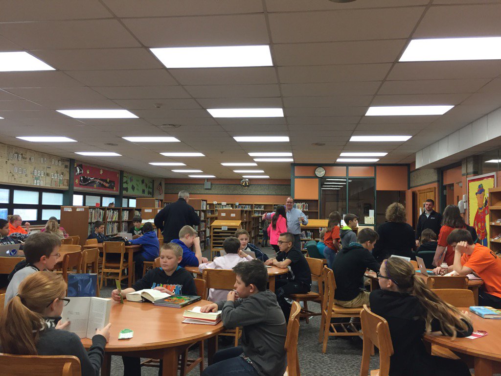 MarciaForreste1's tweet image. Research, checking out books &amp;amp; returning.  A busy day in the middle school library! #mslibrary #TheApacheWay