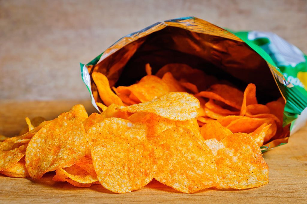 EatThisNotThat's tweet image. Eating one of these potato chips is like eating 55 French fries! bit.ly/1ENvnVB