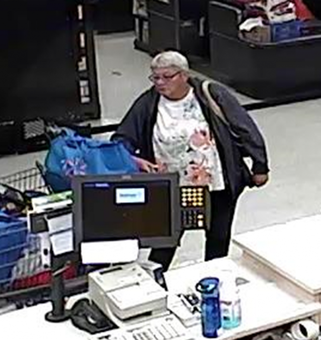 SimcoeNews's tweet photo. Recognize her? @BarriePolice say she stole TV, sound bar from south #Barrie @WalmartCanada https://t.co/W0Jq1rHaju https://t.co/VOfZok9EpW