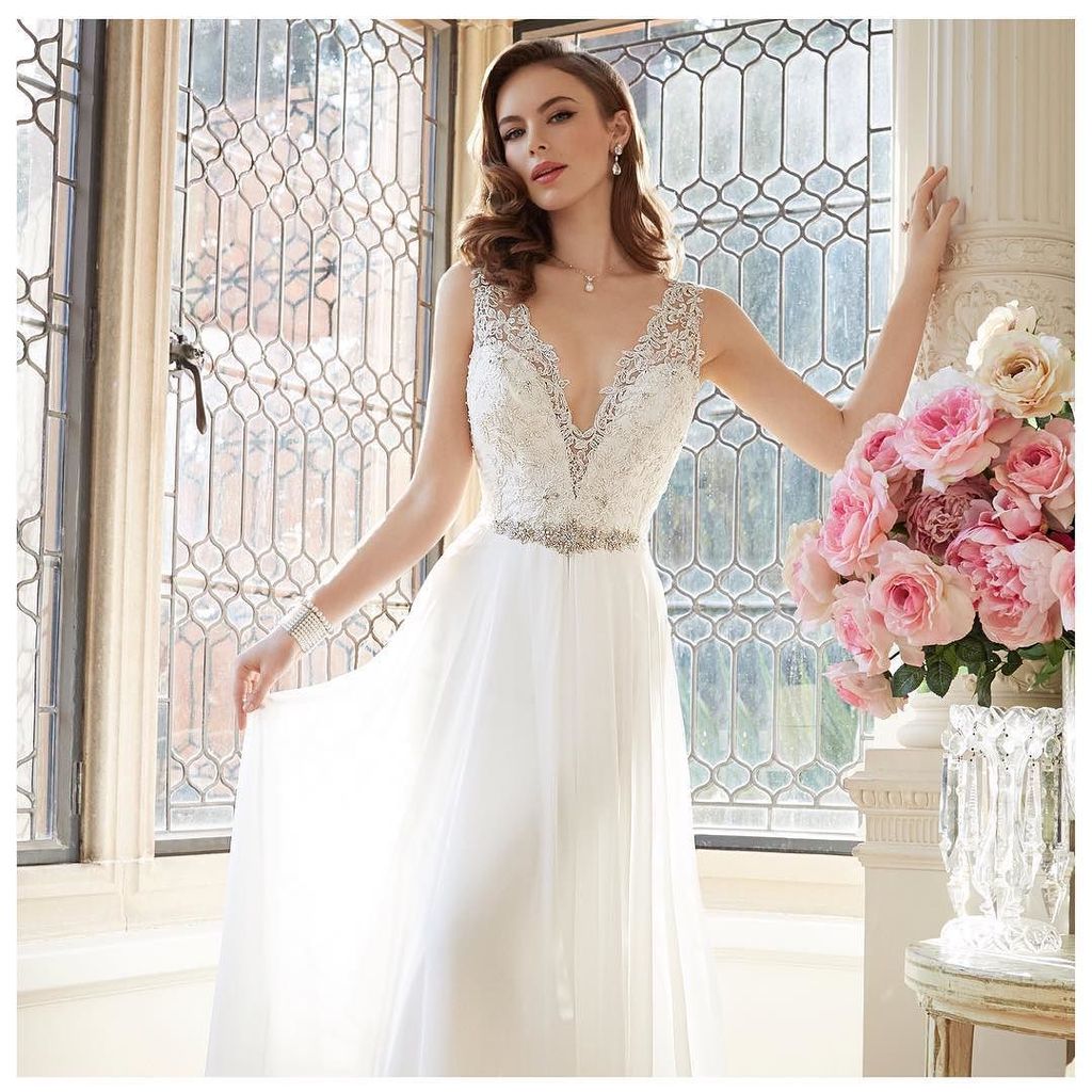 SophiaTolli's tweet photo. #augusta... Chiffon and lace combining beautifully.
#chiffondress #sophiatolli #weddinggown #brideandgroom #bridalg… https://t.co/BNetJU4SiN