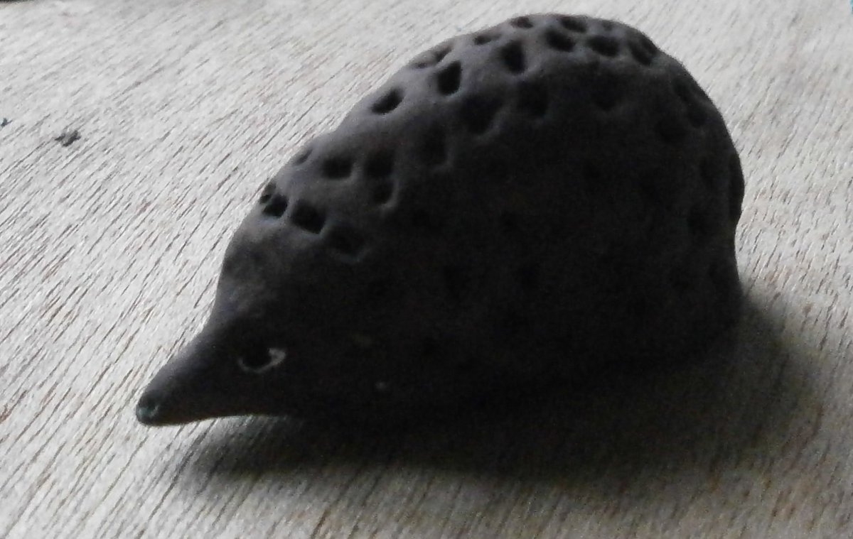 LiaFloatingArt's tweet photo. Cute little hedgehog of mine #ceramicfun https://t.co/vxiq0QM2QH