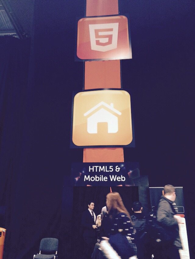 slashmobility's tweet photo. Fotazas que nos envían nuestras #SlashGirls desde @Apps_World en #Londres ¡con la envidia por las nubes! #mobile https://t.co/uuWjut6ZGF