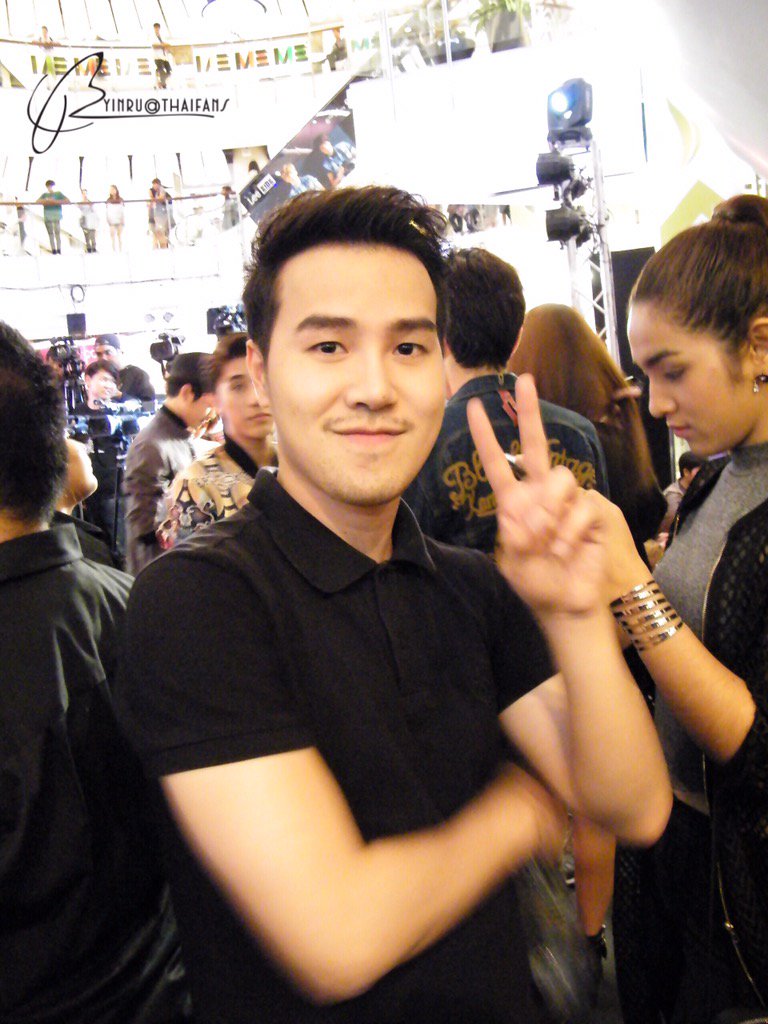 yinru_thaifans's tweet photo. 17/11/58 รอบพรีเมียร์ #Mockingjay2TH น้องพูมฝ่ารถติดมาถึงงานแล้ว @Poom_AF11 #AF11 https://t.co/9gLGgeudnv
