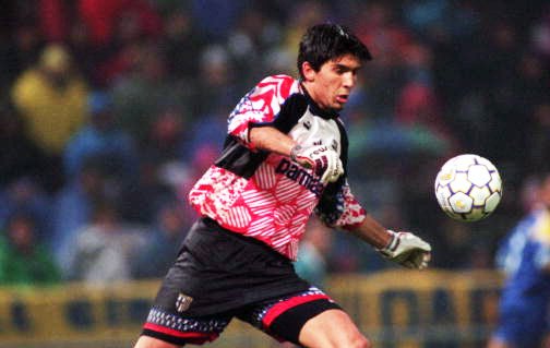 ESPNDatos's tweet image. Se cumplen 20 años del debut de Gianluigi Buffon (17 años) en Serie A. Tuvo valla invicta con Parma vs AC Milan.