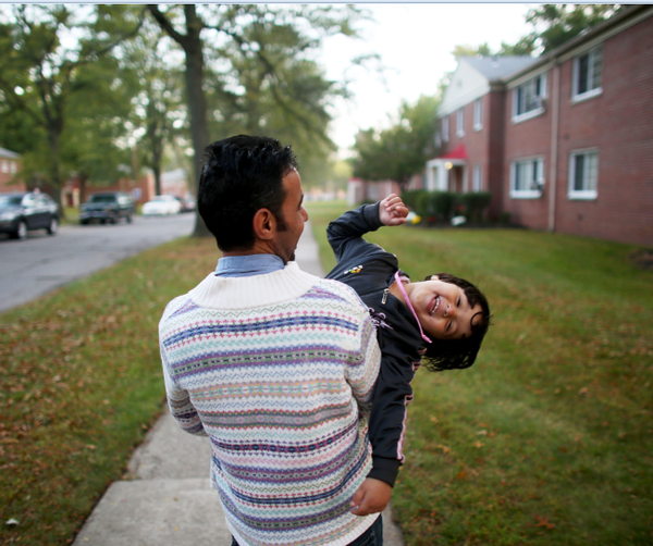 ObamaWhiteHouse's tweet photo. Meet this Syrian refugee family rebuilding a new life in Ohio: https://t.co/WyV8U51Uoe #RefugeesWelcome https://t.co/4Zpjg4FnnS