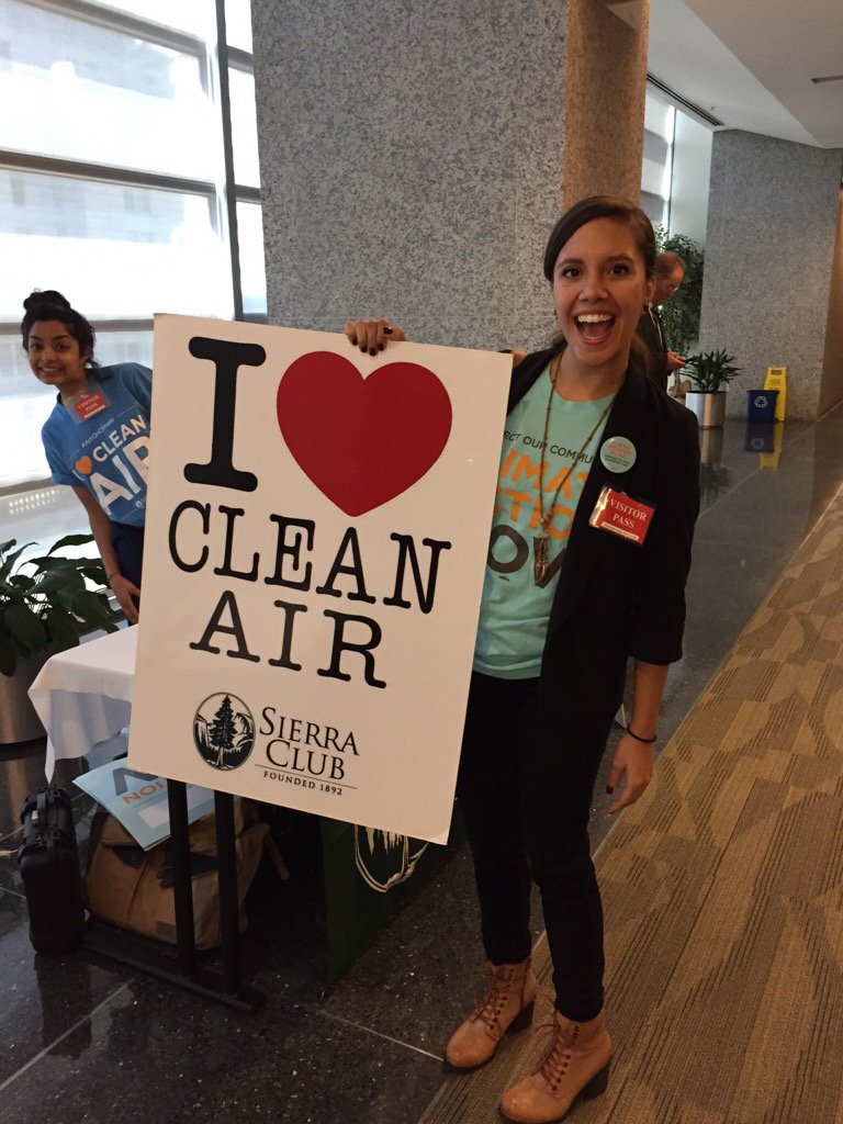 ClimateTN's tweet image. RT if you ♥️ #CleanAir! Supporters in #Atl waiting 2 tell @EPA why they support the #CleanPowerPlan. #climatechange