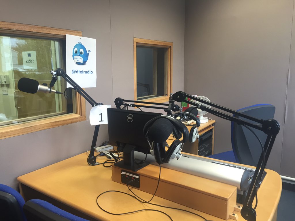DublinCollegeDL's tweet photo. @DFEiRadio at the ready! @DFEI_Ireland #PracticalCourses #QQI @ddletb https://t.co/vHwWh0Jl1t