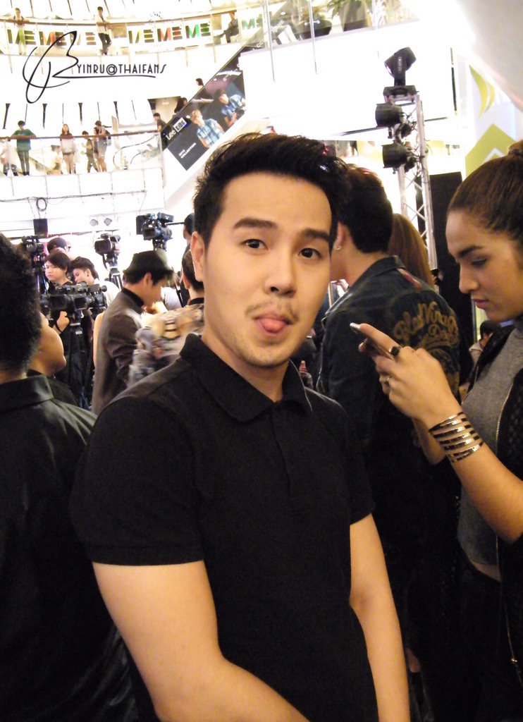 yinru_thaifans's tweet photo. 17/11/58 #Mockingjay2TH รูปสุดท้าย งานนี้รูปรอดน้อยมาก (คิดถึงกล้องน้องสาวจุง ^_^;) @Poom_AF11 #AF11 https://t.co/X403UVIT34