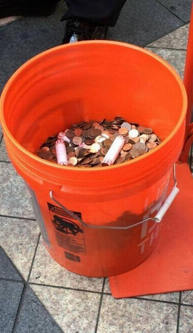 MexicoPost's tweet image. En #EstadosUnidos alcalde fue #Demandado por tratar de pagar una multa de 4.000 dólares #Monedas.