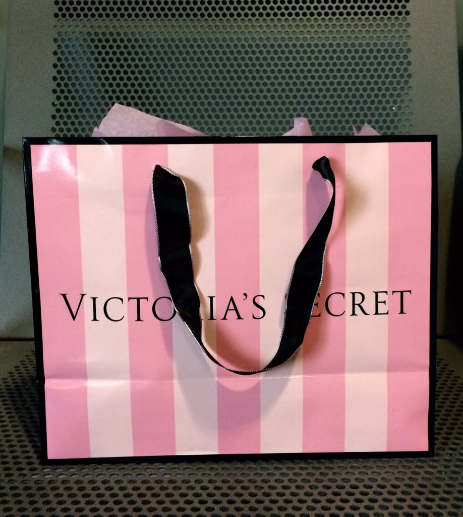 Dr_deniseod's tweet image. ....except for the obligatory, acquired ones! #DublinDutyFree #TemptationOverload ⭐️