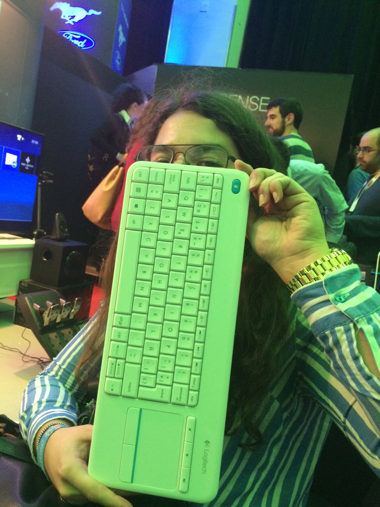 PaloSofi's tweet photo. #LogitechXataka #lossimpson https://t.co/yQcvr3uWdG