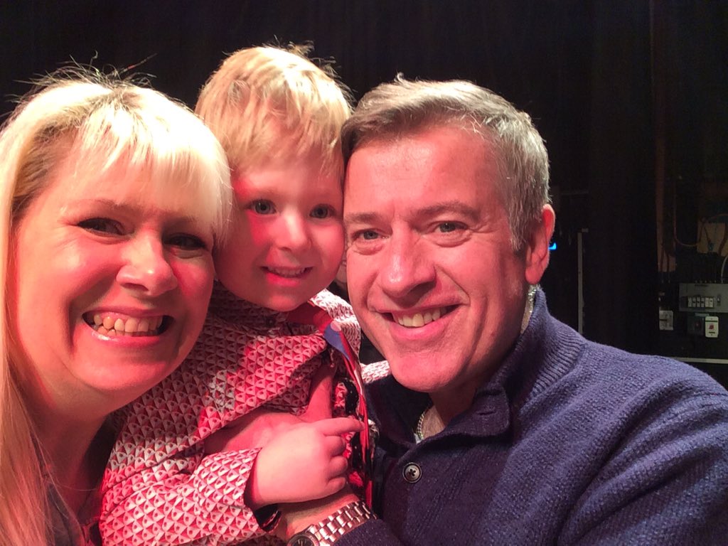HugsForNoah's tweet photo. I had a #Defoe on stage tonight with @DominicKirwan a really pleasure to meet you &amp; my grandma Ruth would of loved❤️ https://t.co/npFLhN9dzC
