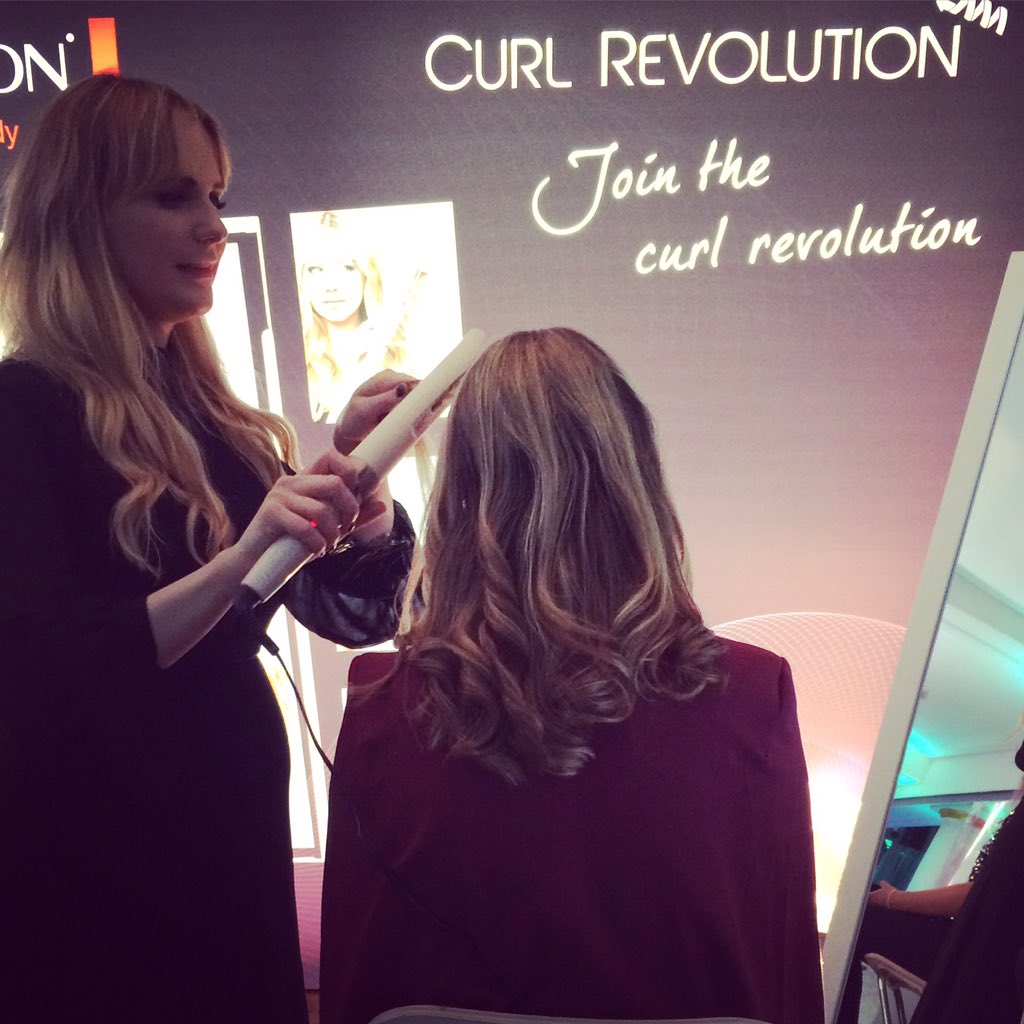 CosmopolitanUK's tweet image. Obsessed with the gorgeous curls going on at the @RemingtonUK #CurlRevolution stand at tonight&apos;s #cosmoblogawards 😍