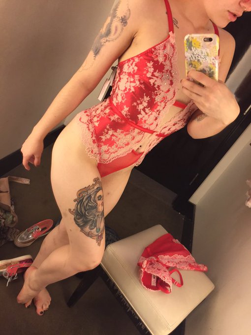 Wowwee! It's too Christmassy for tomorrow but Victoria's Secret is clearly speaking my language... This<a href="/tag/poutsarmy"class="tags"><span>#poutsarmy</span></a>